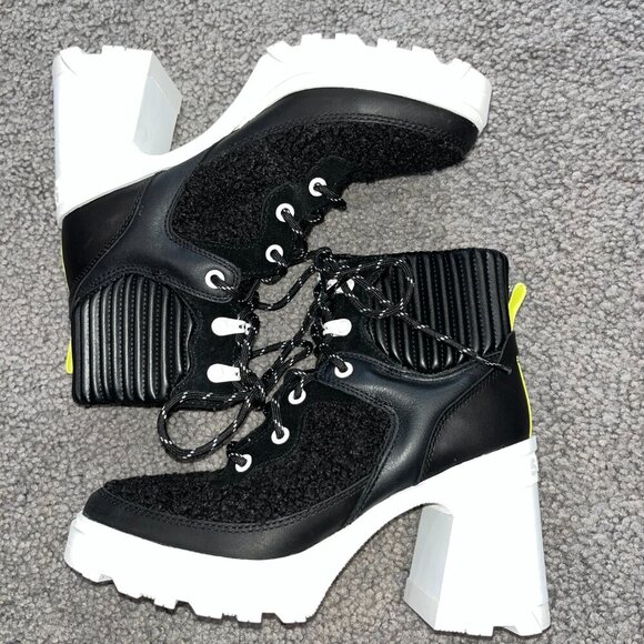 SOREL BREX HEEL COZY LACE-UP BOOTIE - FAUX SHEARLING  BLACK & WHITE EUC SIZE 7.5 - Picture 8 of 15